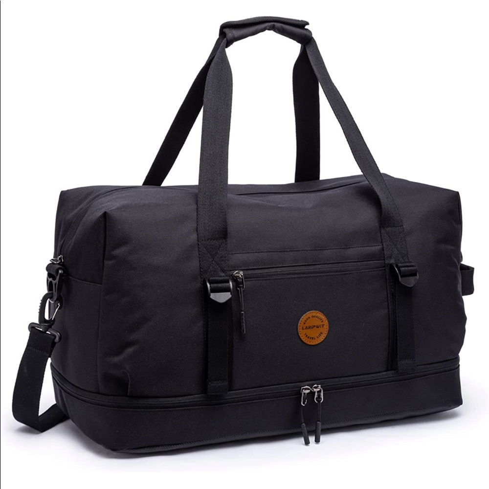 BRAND NEW STYLISH BLACK WEEKEND BAG / DUFFEL BAG(NWT) - Picture 1 of 5